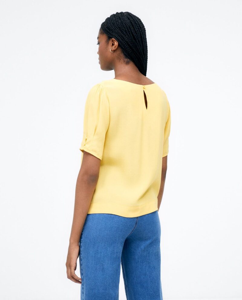 Blusa con botones en manga y abertura en espalda. - Imagen 6