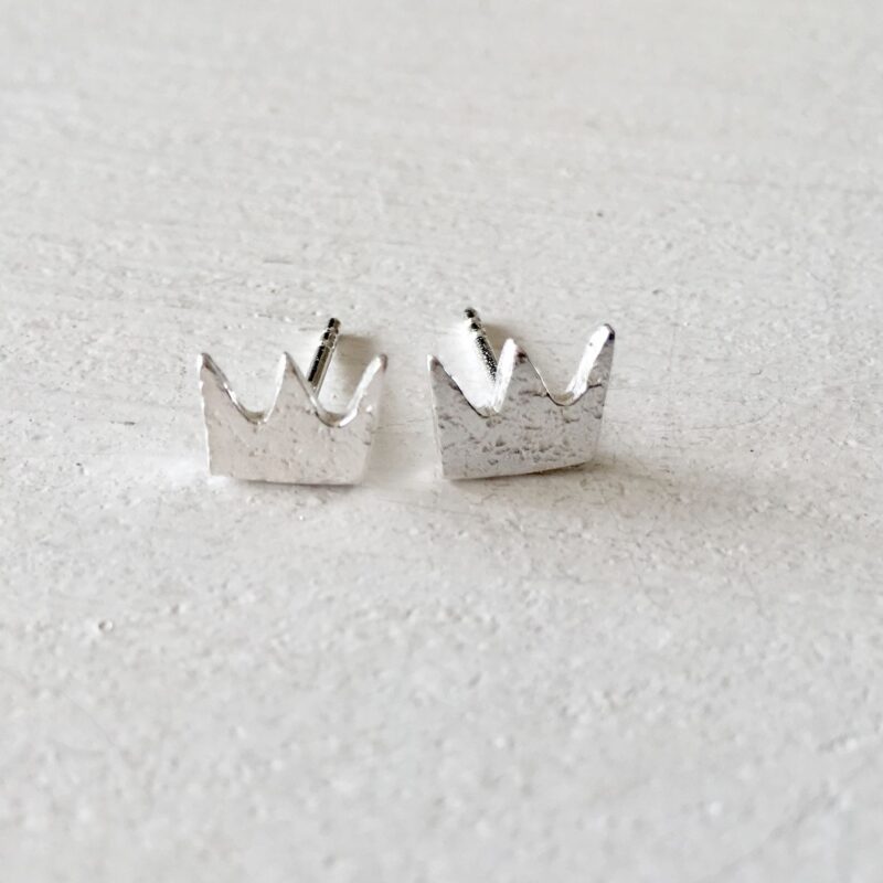 Mini pendientes coronas