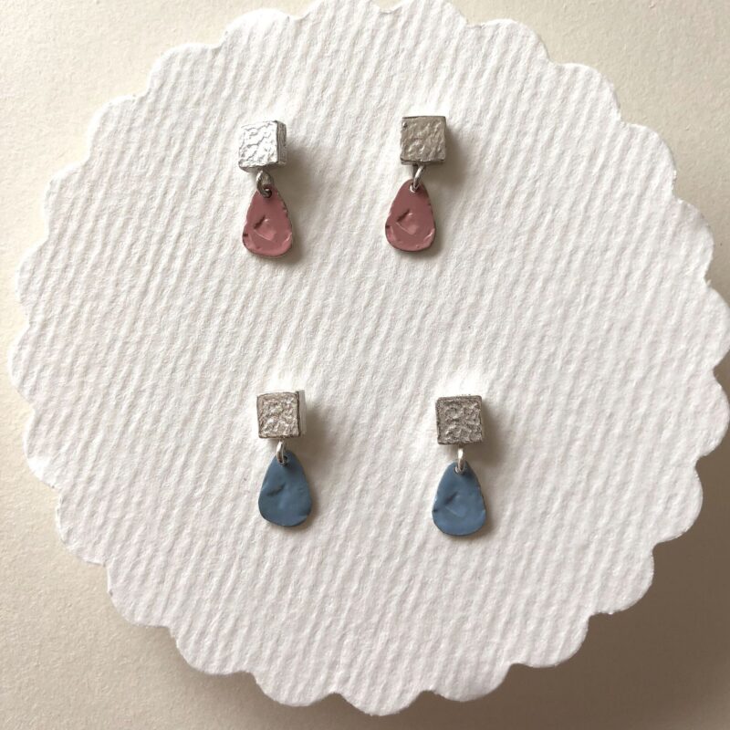 Mini pendientes esmaltados