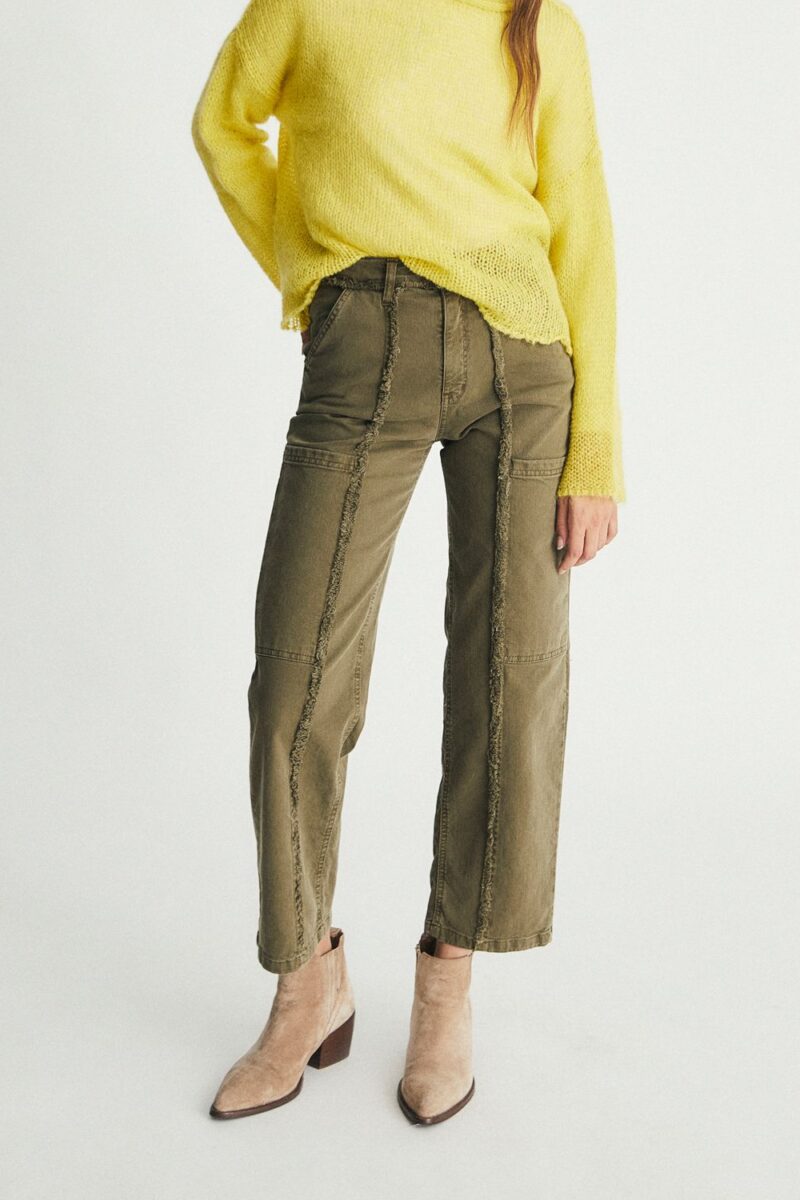 Pantalón sarga deshilachado